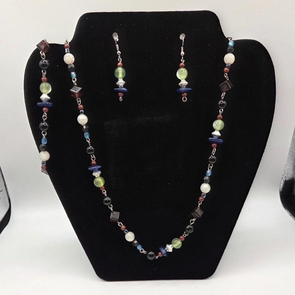 Handmade 3-piece jewelry set - bracelet, necklace and dangle earrings.